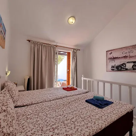 Apartment Duplex No 6 Directly At The Sea And Beach, Heated Pool, Wifi, Terrace *